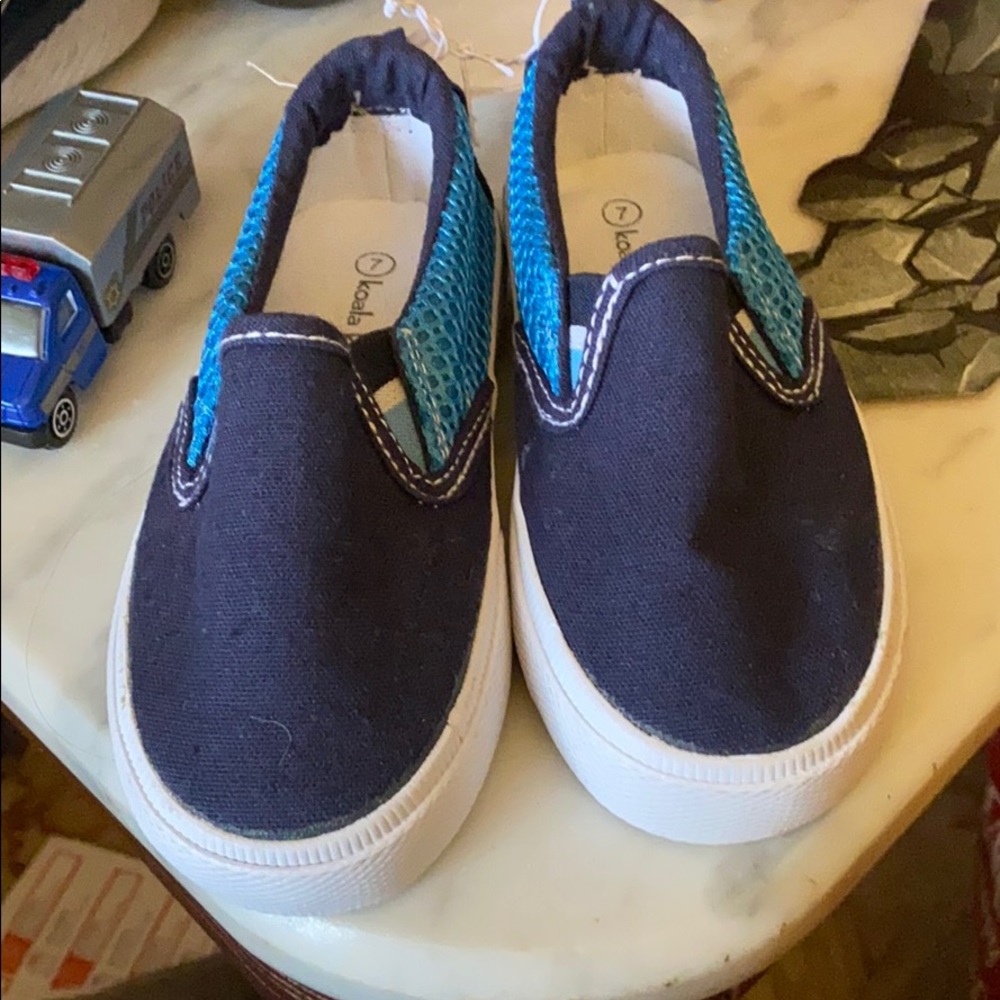 New Koala Kids size 7 slip ons